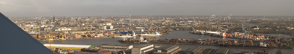Hamburger Hafen von der Köhlbrandbrücke aus