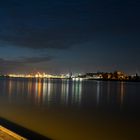 Hamburger Hafen,  warten auf Sonnenaufgang