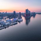 Hamburger Hafen zum Sonnenaufgang