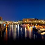 Hamburger Hafen zur Blauen Stunde