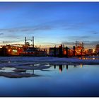 Hamburger Hafen zur blauen Stunde