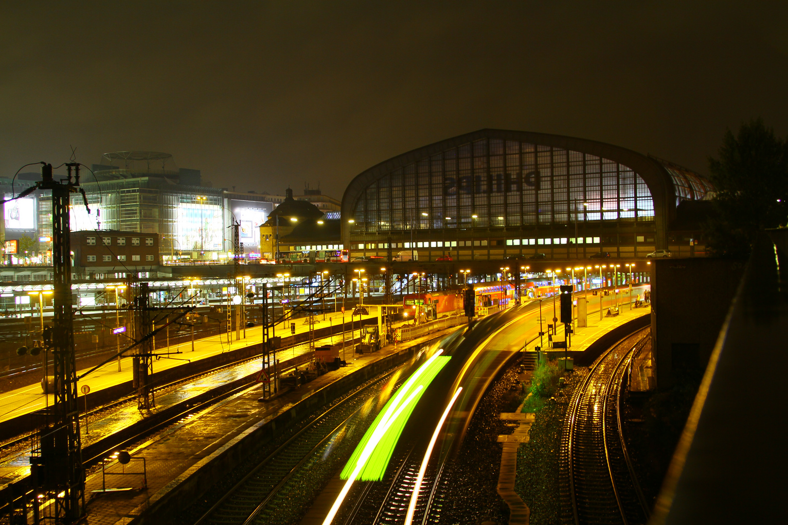 Hamburger Hauptbahnhof bei Nacht