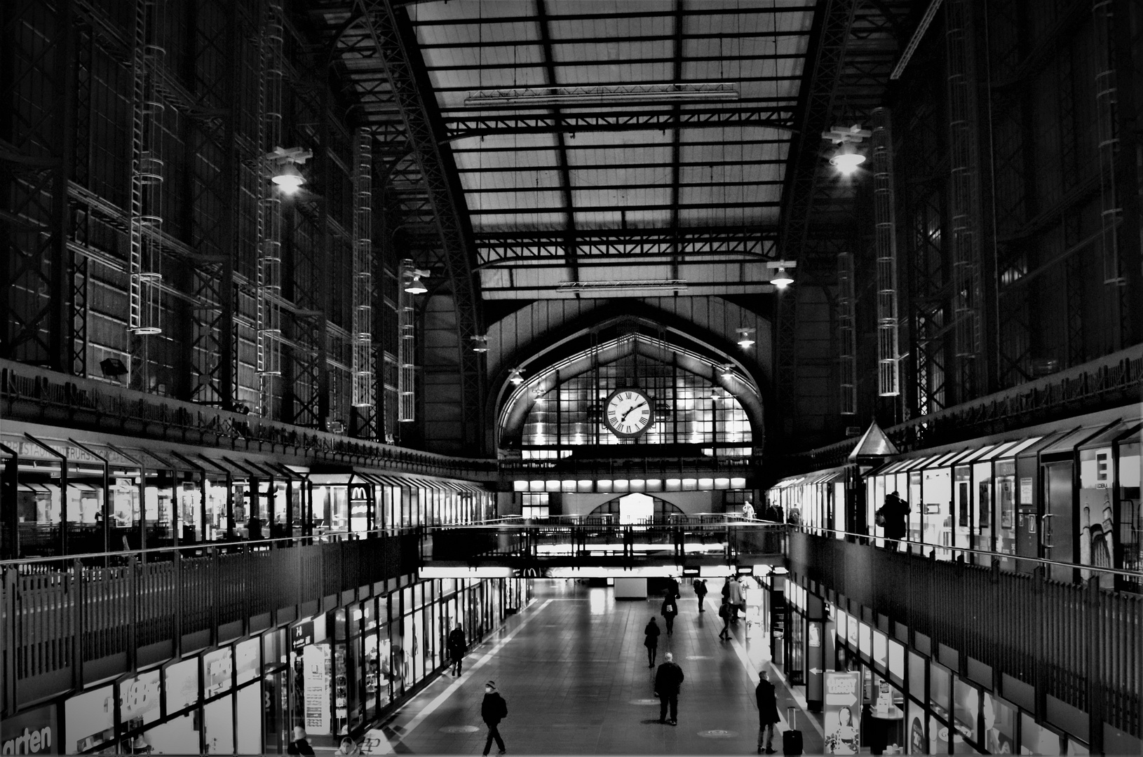 Hamburger Hauptbahnhof in sw