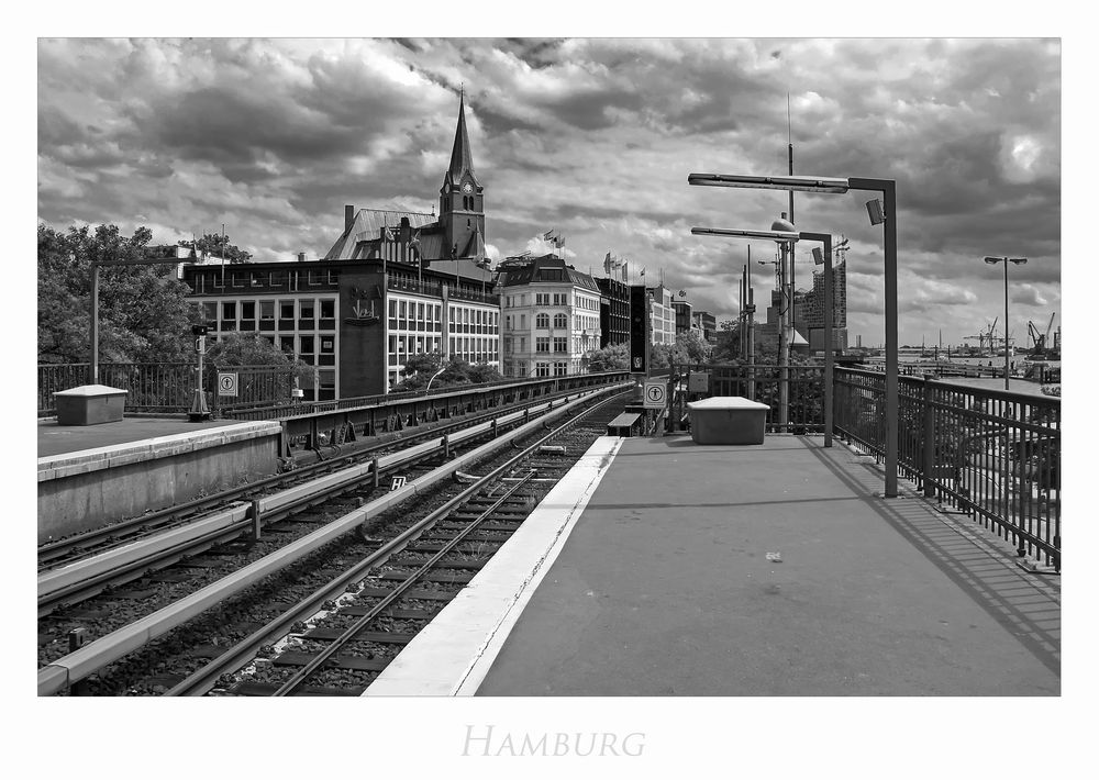 Hamburger-Impressionen " Blick von der S-Bahnstation - Landungsbrücke..."