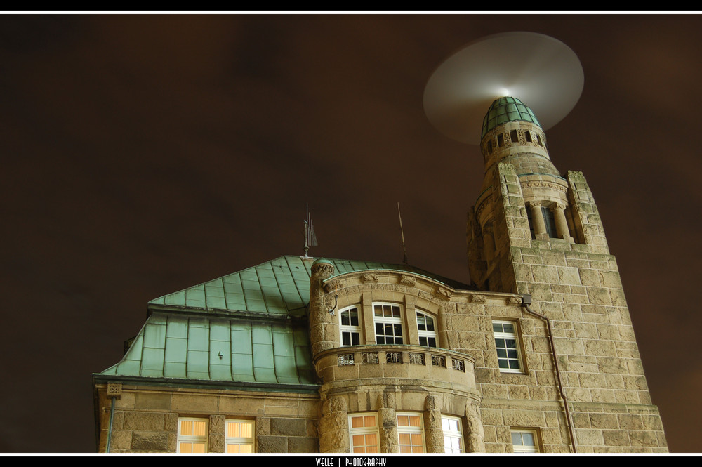 Hamburger Landungsbrücken bei Nacht