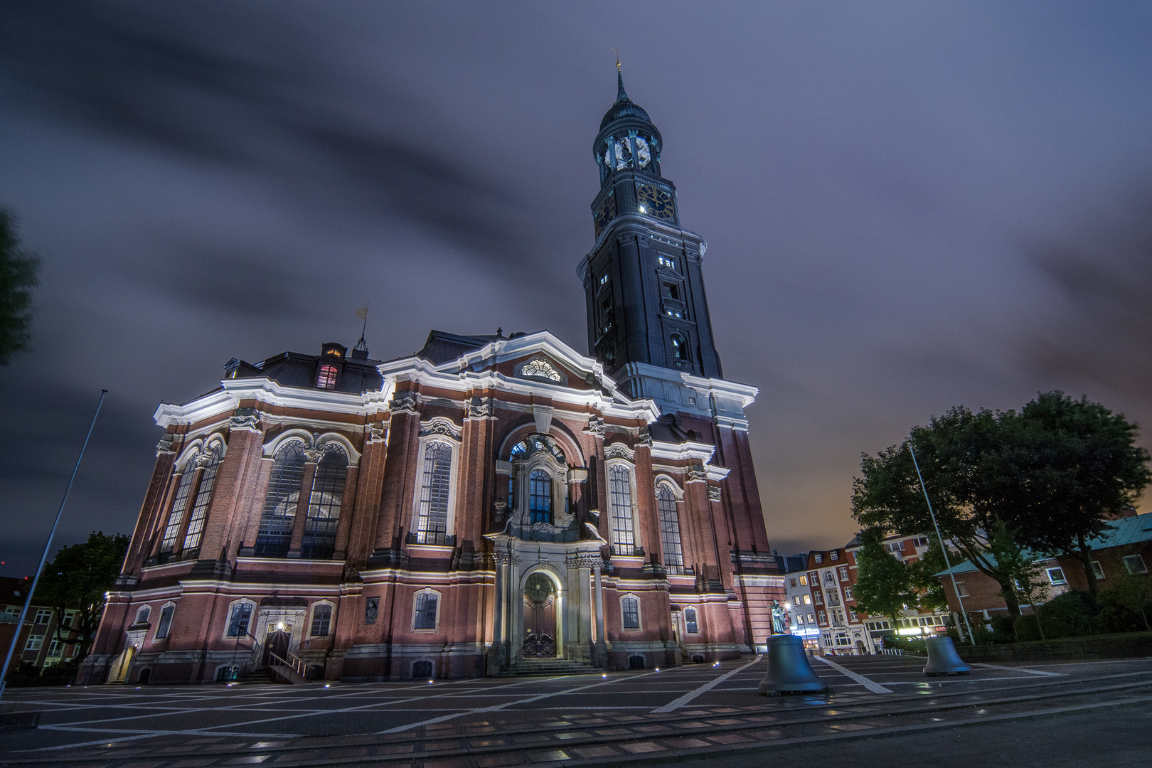 Hamburger Michel bei Nacht