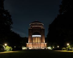 Hamburger Planetarium bei Nacht