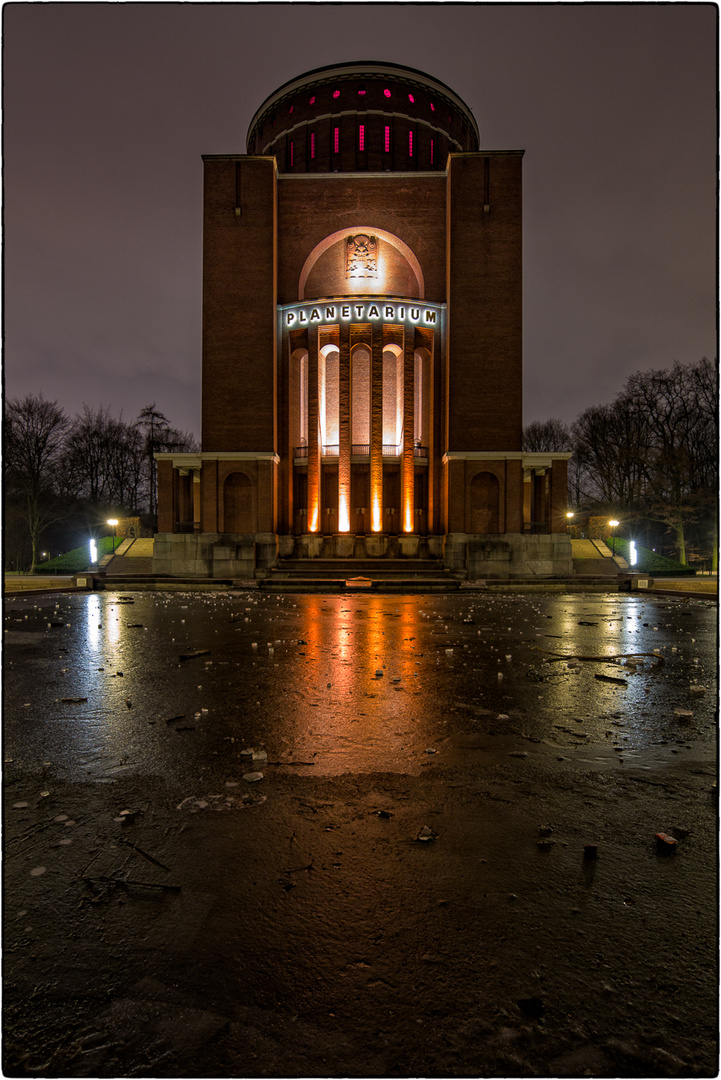 Hamburger Planetarium im Winter II