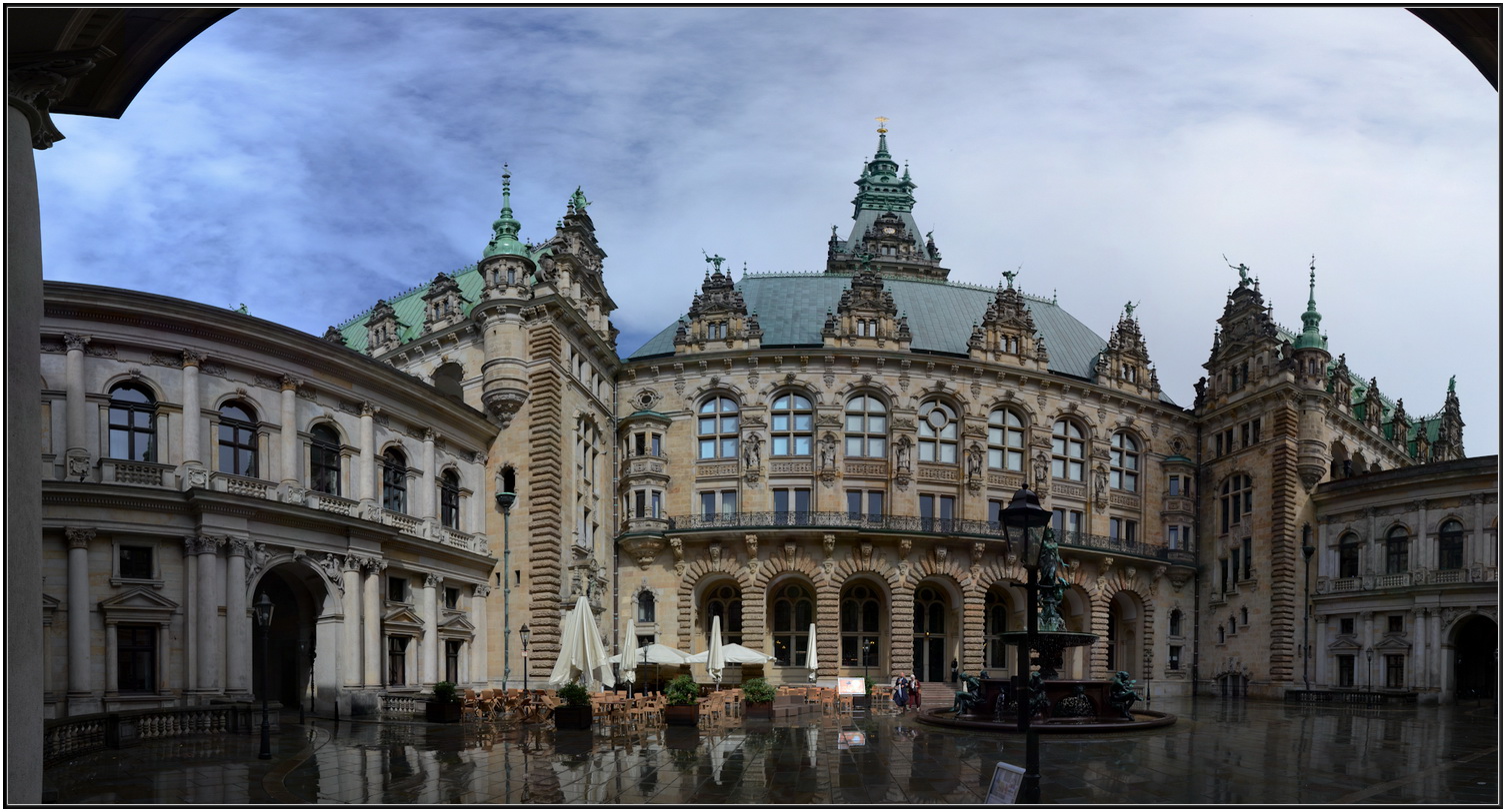 Hamburger Rathaus aus nicht alltäglicher Sicht