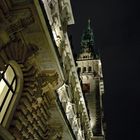 Hamburger Rathaus bei Nacht