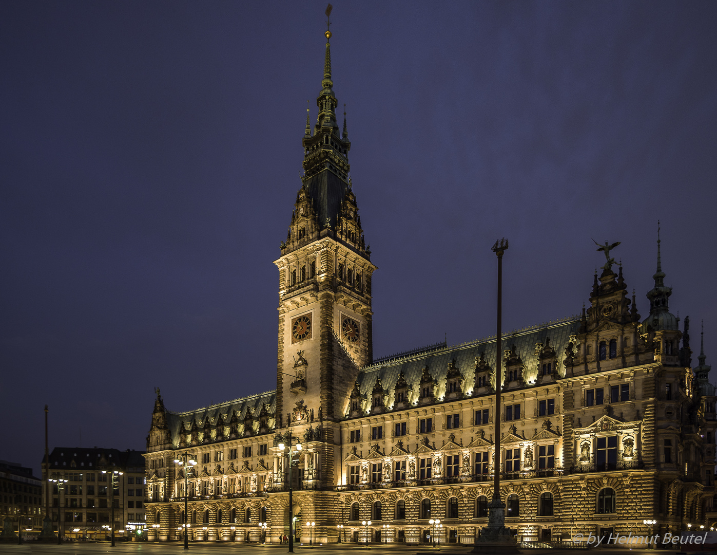 Hamburger Rathaus -  blaue Stunde