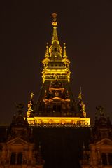 Hamburger Rathaus - Blick auf den Turm vom Innenhof aus