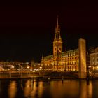 Hamburger Rathaus by Nacht