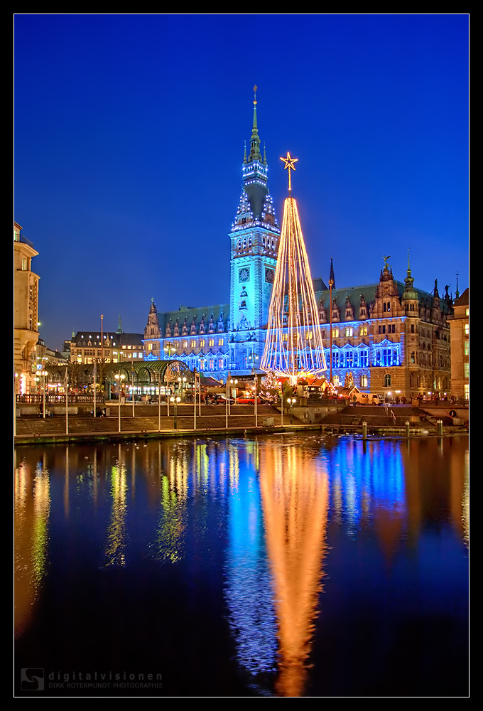 Hamburger Rathaus illuminiert (2004)