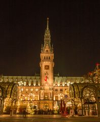 Hamburger Rathaus im Advent