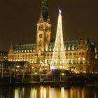 Hamburger Rathaus im Advent