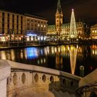 Hamburger Rathaus in der Adventszeit