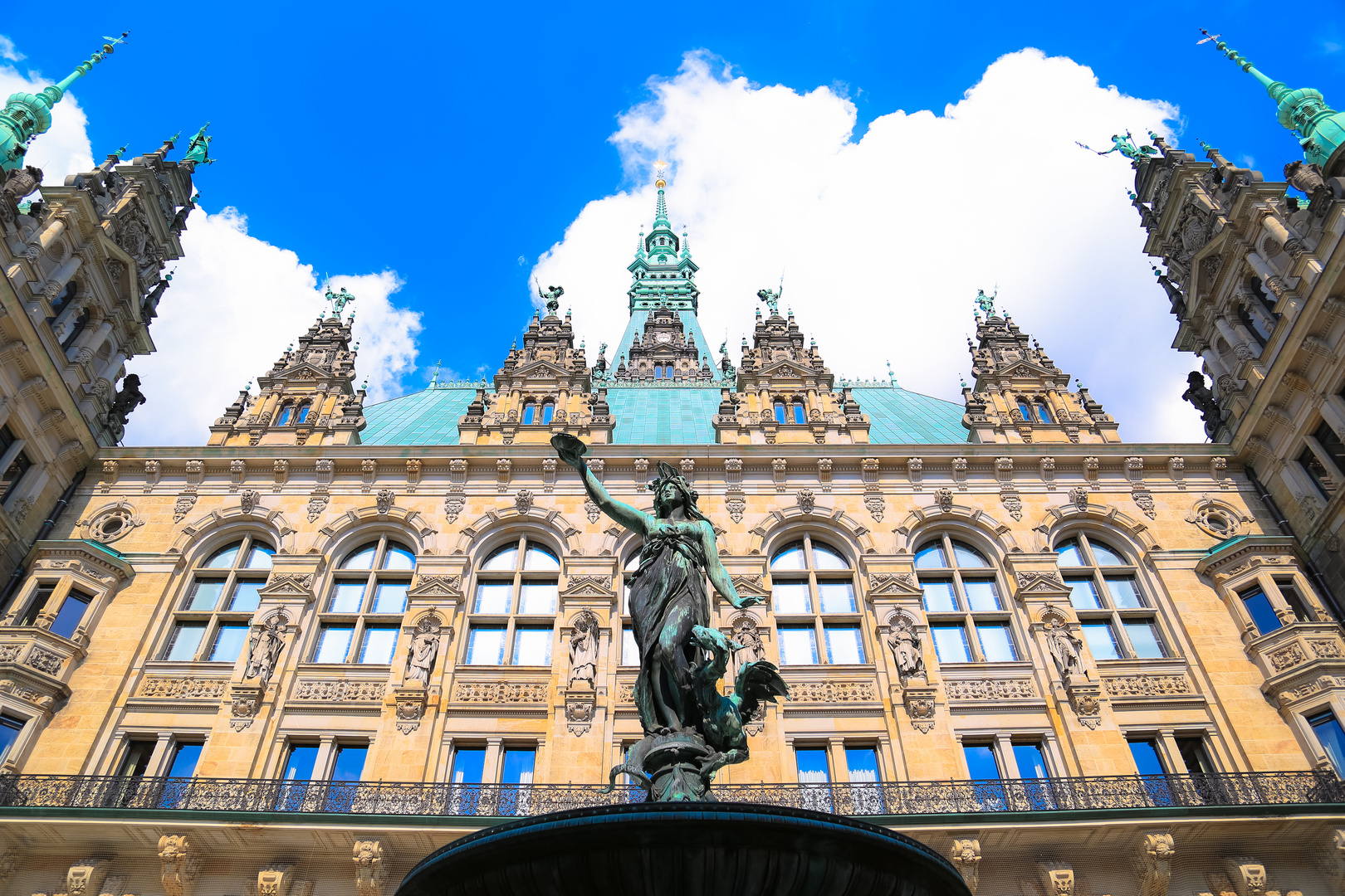 Hamburger Rathaus - Innenhof