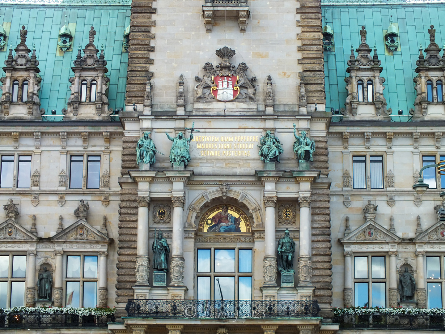 Hamburger Rathaus - Mahnende Worte