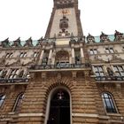 Hamburger Rathaus mit dem 112 m hohen Turm in der Extreme