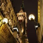 Hamburger Rathaus von dem Eingang zur U-Bahn-Station "Rathaus" aus gesehen