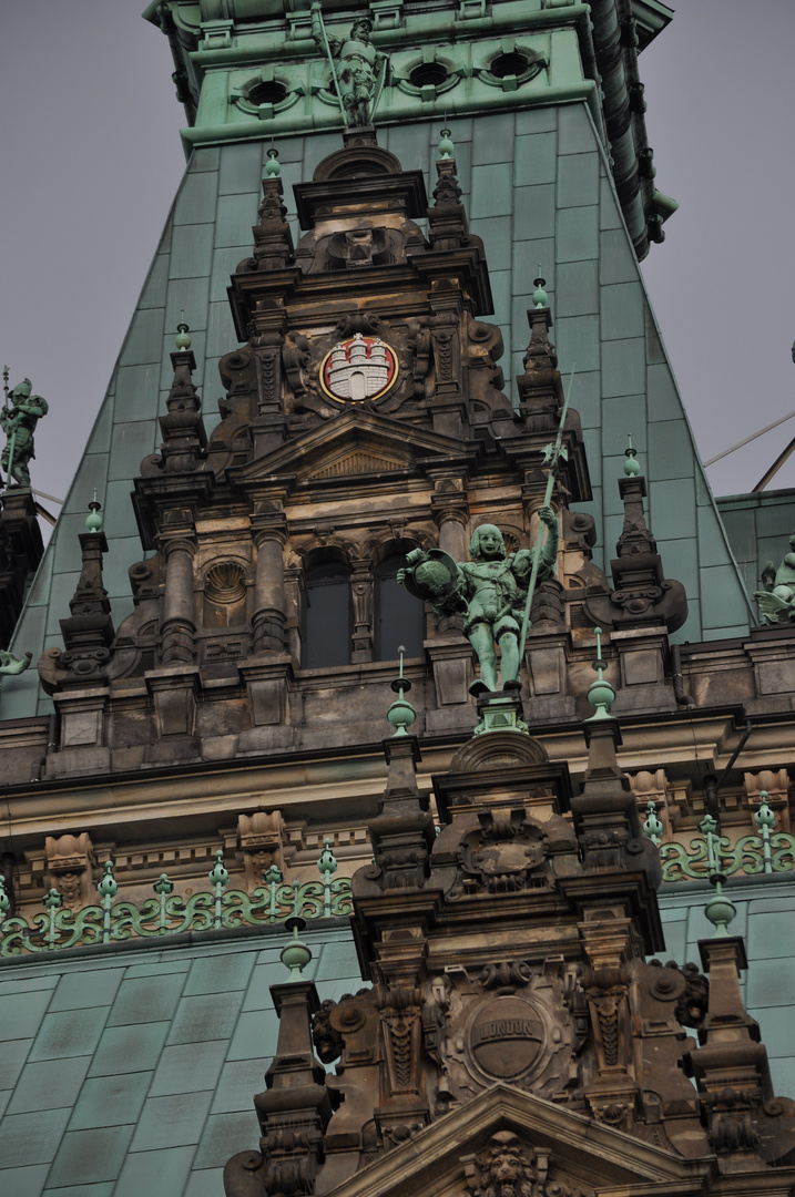 Hamburger Rathaus von hinten