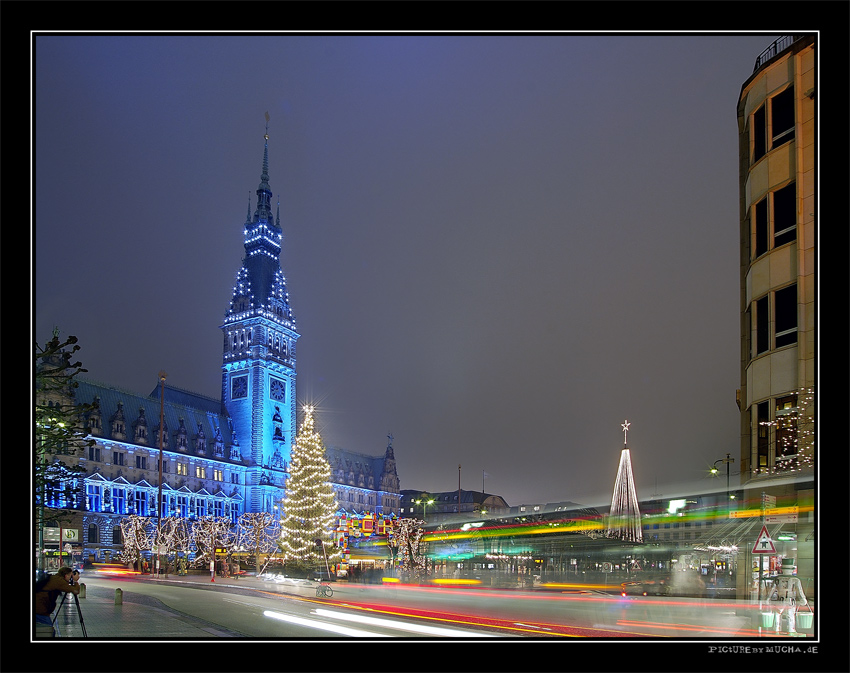 Hamburger Rathaus vor Weihnachten