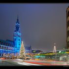 Hamburger Rathaus vor Weihnachten