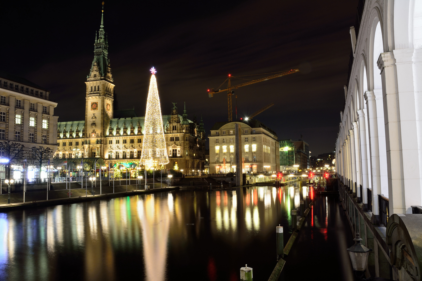 Hamburger Rathaus Weihnachtsmarkt by Night