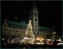 Hamburger Rathaus zur Weihnachtszeit