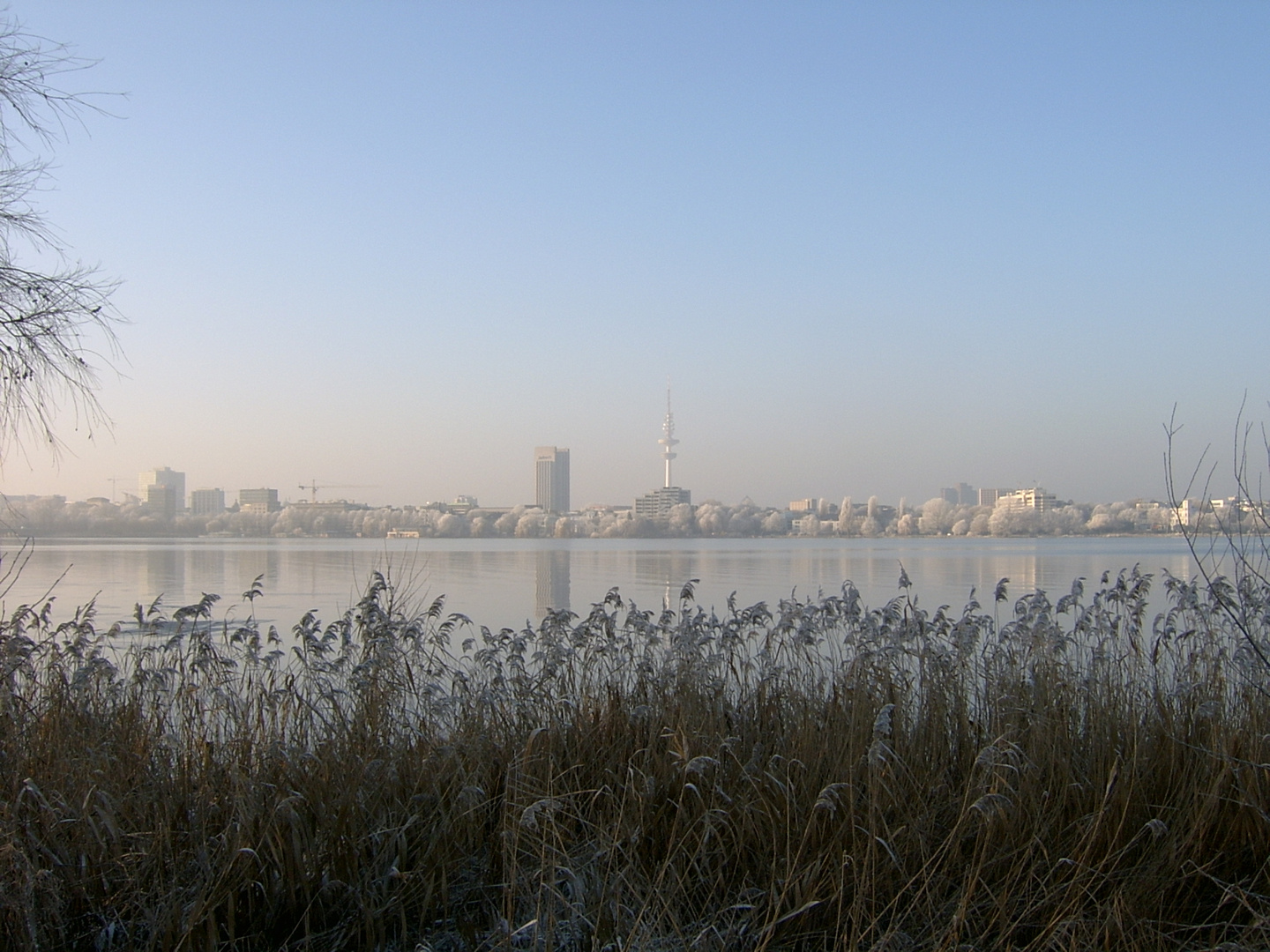 Hamburger Skyline im Frost