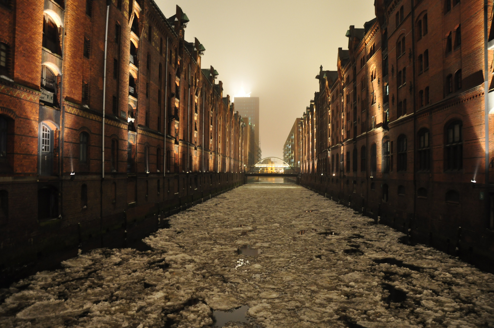 Hamburger Speicherstadt bei Eisgang