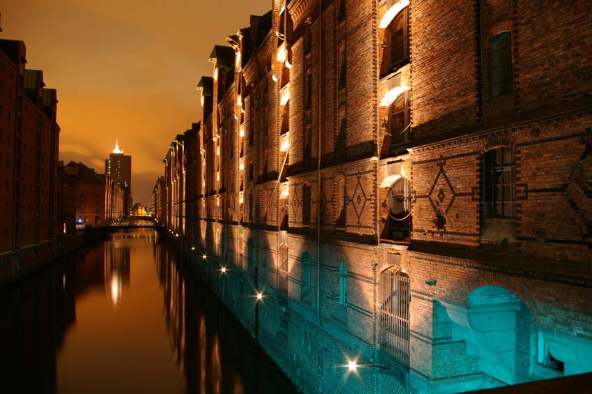 Hamburger Speicherstadt bei Nacht