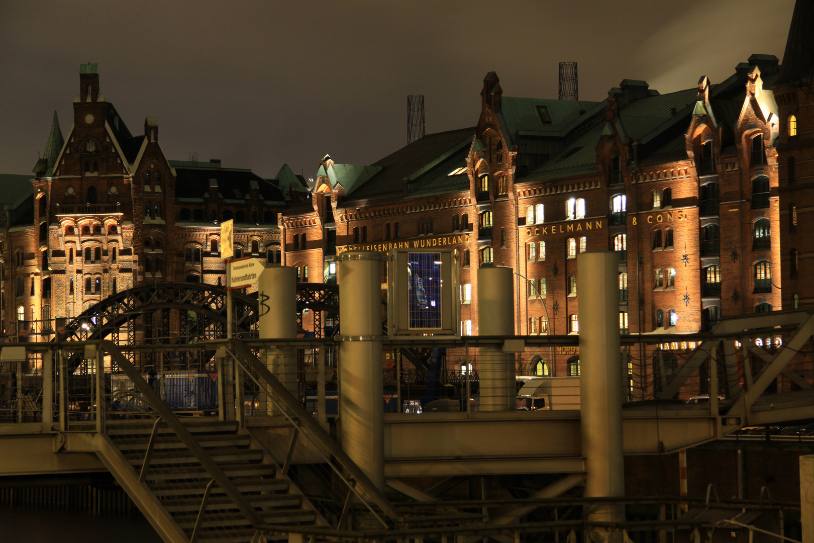 Hamburger Speicherstadt bei Nacht