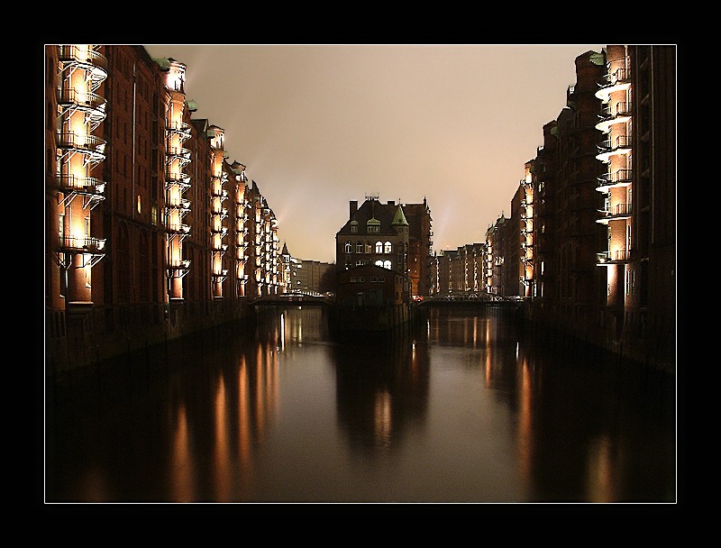 Hamburger Speicherstadt bei Nacht IIl