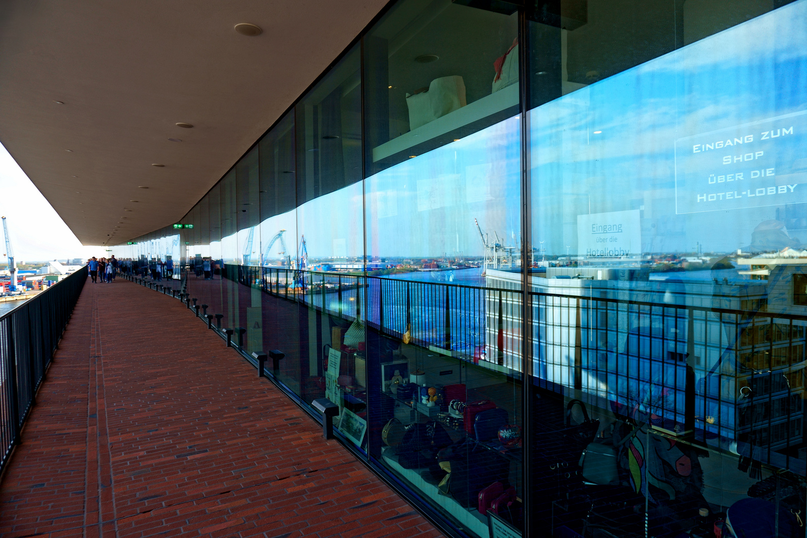 Hamburger Spiegelbilder - Die Elbphilharmonie