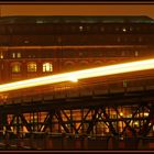 Hamburger U-Bahn bei Nacht