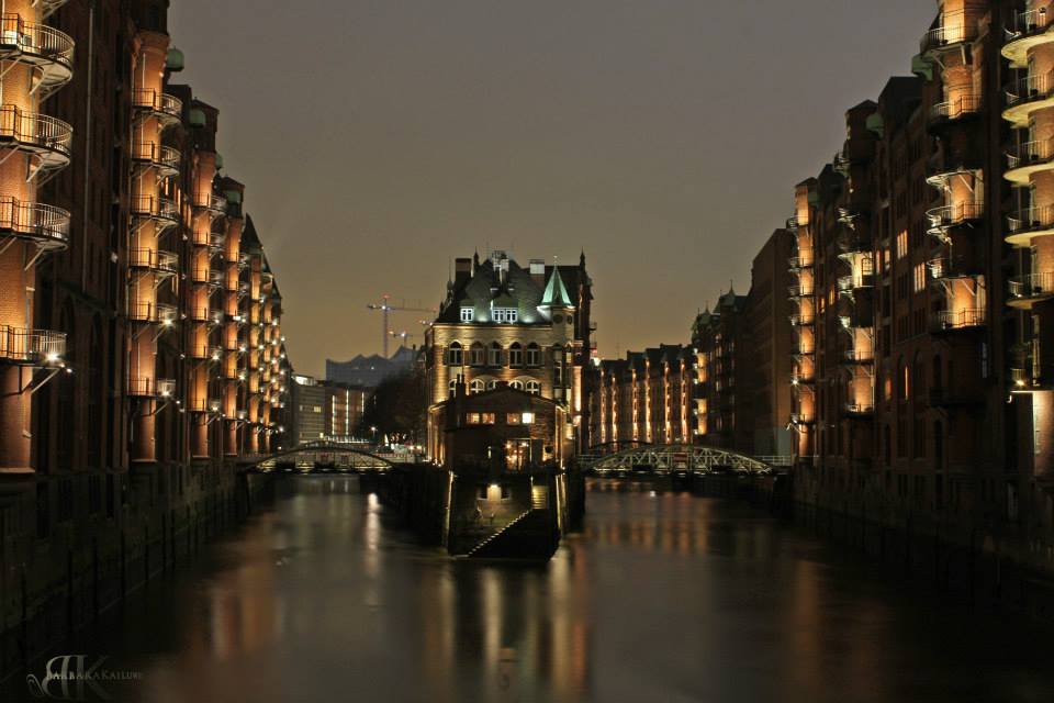 Hamburger Wasserschloss bei Nacht