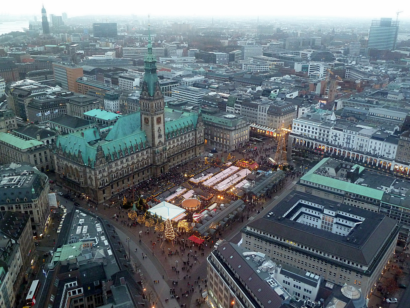 Hamburger Weihnachtsmarkt am Rathaus