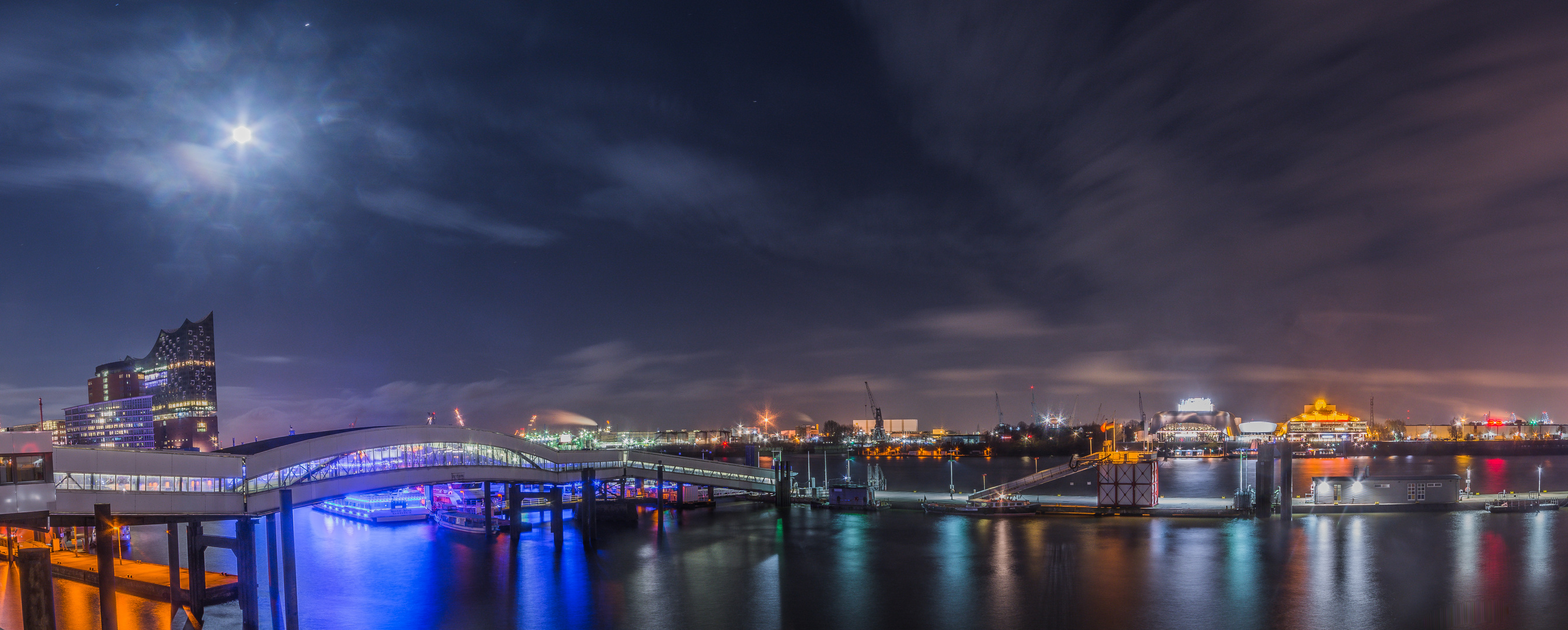 Hamburgerhafen bei Nacht2