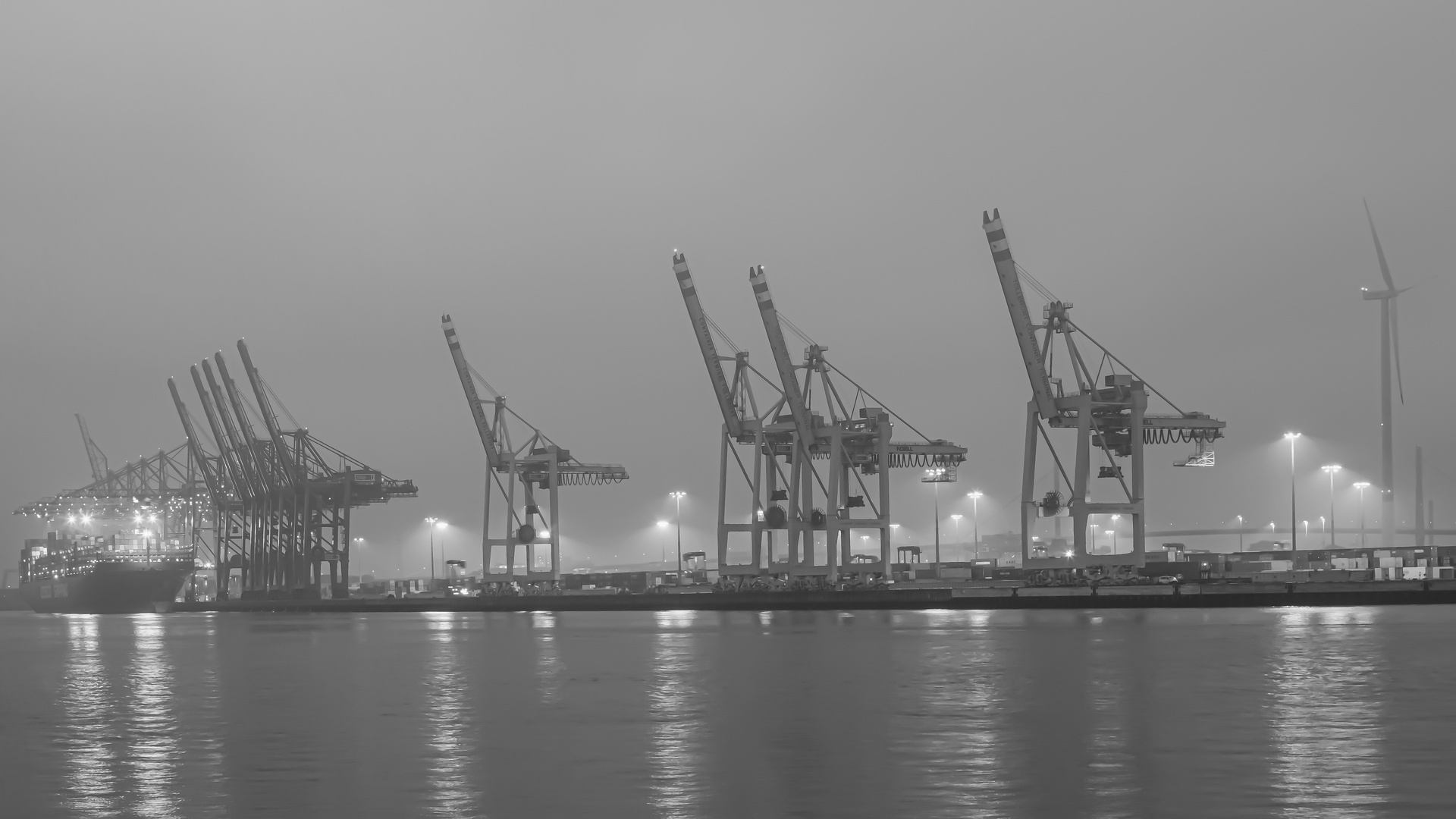 HamburgerHafen im Nebel