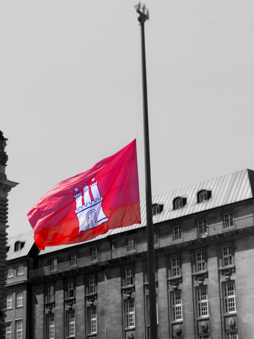 Hamburgflagge auf Halbmast