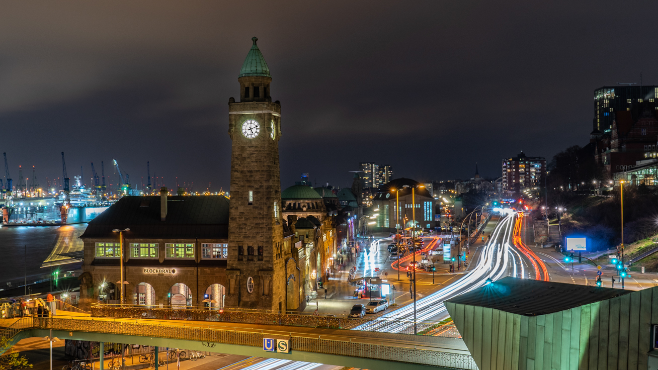 Hamburg_Landungsbrücken