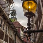 Hamburgs älteste Gasse / Krameramtsstübchen mit Blick auf den Michel