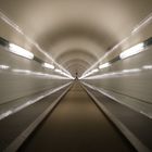 Hamburgs alter Elbtunnel mit Zoomeffekt