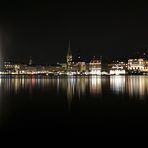 Hamburgs Binnenalster bei Nacht