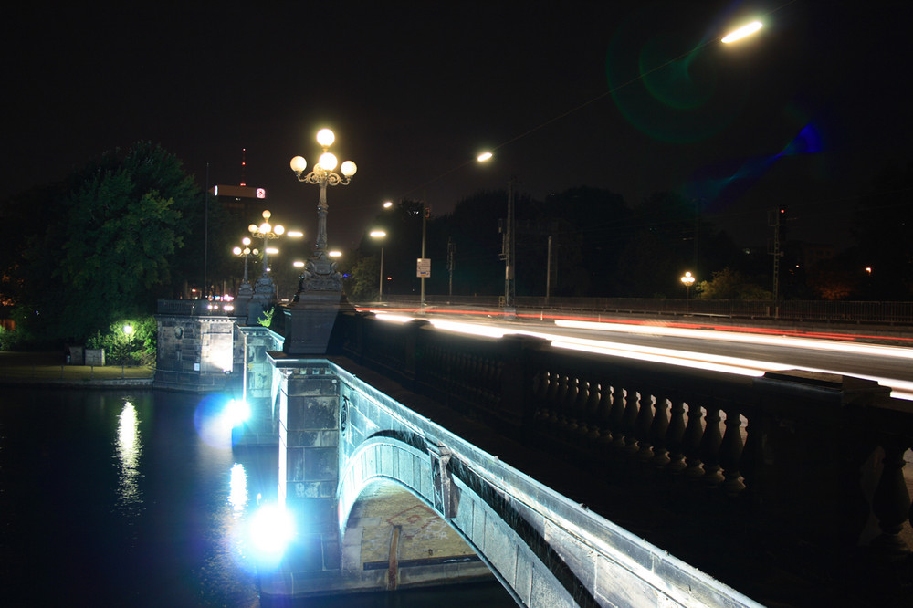 Hamburgs Brücken bei Nacht