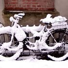 Hamburgs Fahrräder versinken im Schnee