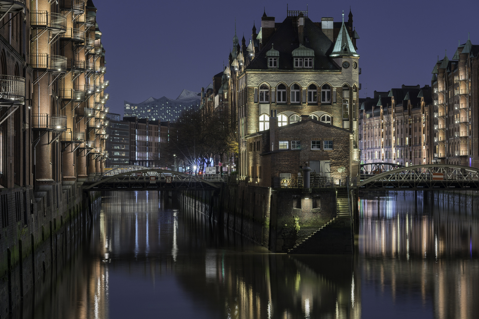 Hamburgs Klassiker zur blauen Stunde