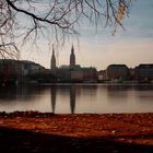 Hamburgs Rathaus im Herbst